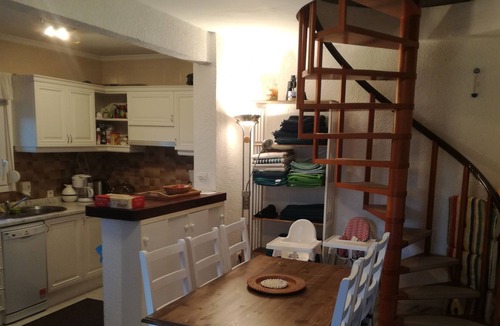 Els Poblets House | Child-friendly row corner house with private garden and community pool
