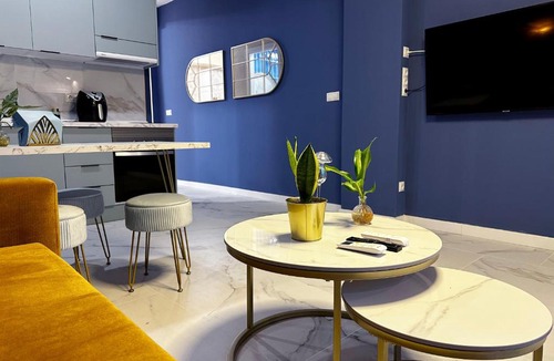 Moscardo Apartment | Chinatown Luxury Apartment