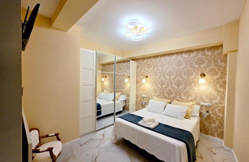 Moscardo Apartment | Chinatown Luxury Apartment