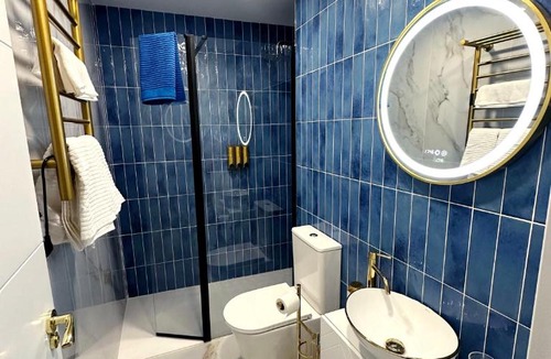 Moscardo Apartment | Chinatown Luxury Apartment