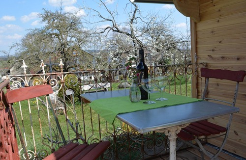 Burgweiler House | Circus wagon "Villa Abendrot", the other way to spend your vacation.