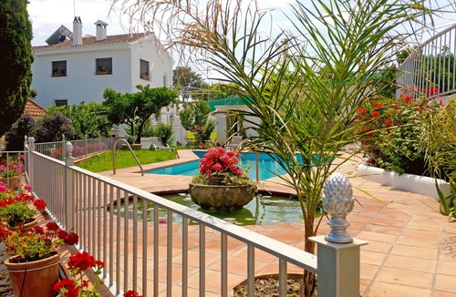 Orgiva Cottage | CLASSIC ANDALUSIAN VILLA, SURROUNDED BY ORANGE TREES, FOUNTAINS. PRIVATE POOL.
