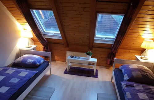 Veitsbronn Apartment | Close to town and yet rural - room up to 7 people on 84 sqm