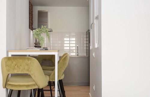 Las Acacias Apartment | Collection La Latina - Studio with terrace in La Latina neighbourhood