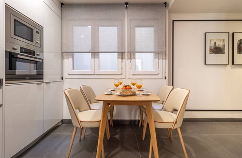 Barrio de La Latina Apartment | Colorful 2-Bed Apartment for 3 in La Latina