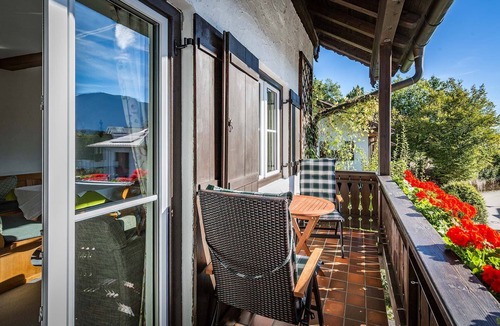 Bad Reichenhall Apartment | Comfort apartment 60 sqm, incl. Breakfast and daily Cleaning service with south-facing balcony