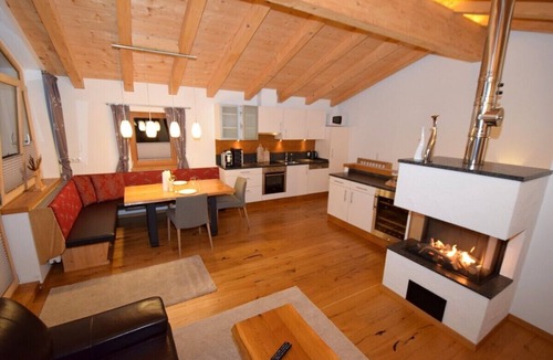 Emberg Ski Chalet | Comfort Chalet Mühle - SKI in/SKI out, Sauna-Jacuzzi - by "wachterhof"