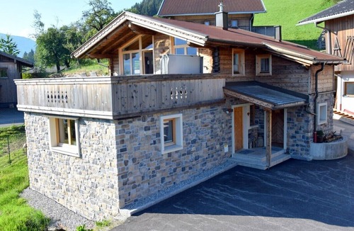 Emberg Ski Chalet | Comfort Chalet Mühle - SKI in/SKI out, Sauna-Jacuzzi - by "wachterhof"