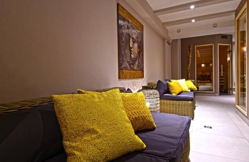 Niederlandenbeck Apartment | Comfort double room with living area in the bay window approx. 45sqm