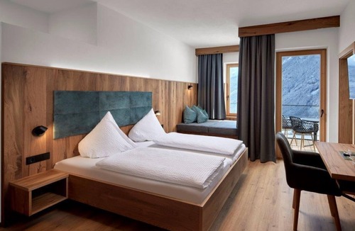 Krimml House | Comfort Double Room with Breakfast - Panoramahotel Burgeck