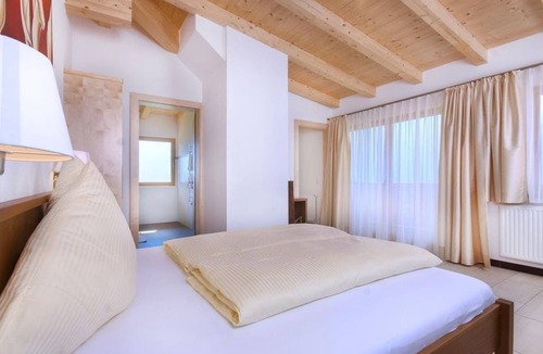 Krimml House | Comfort PLUS Family Room with Breakfast - Panoramahotel Burgeck