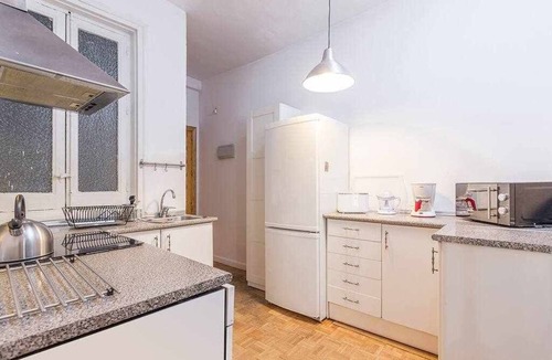 Golden Triangle of Art Apartment | comfortable and centrally located 2 room apartment