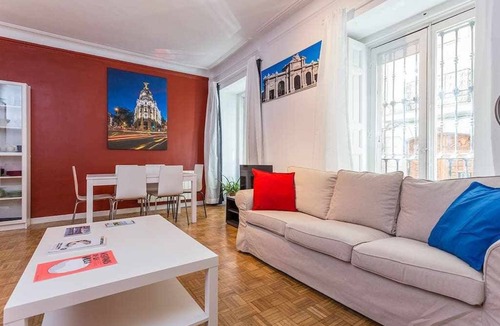 Golden Triangle of Art Apartment | comfortable and centrally located 2 room apartment