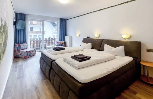 Zueschen Apartment | Comfortable and versatile room -perfect for relaxation, work and exchange