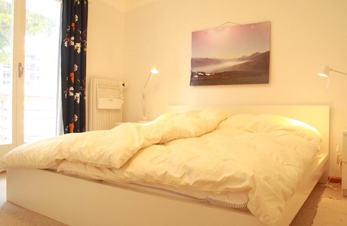 Lens Apartment | Comfortable & Central | Rainbow B