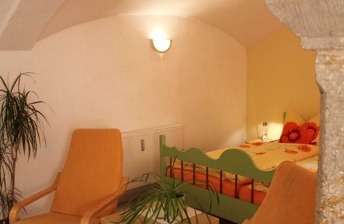 Weißig Apartment | Comfy Apartment in Weißig with Garden