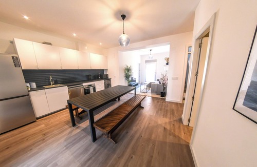 Usera Apartment | Contemporary chic Sun-Drenched Oasis with Terrace