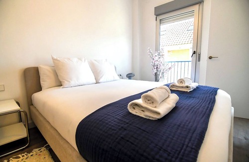 Usera Apartment | Contemporary chic Sun-Drenched Oasis with Terrace