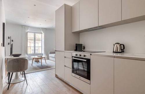 Malasana Apartment | Cool Malasaña 1BR w/Elevator, close to Dining, by Blueground