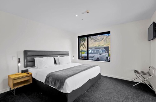 Arthur's Point Apartment | Coronet Escape Apartment 1