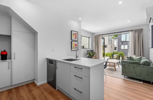 Arthur's Point Apartment | Coronet Retreat | Townhouse