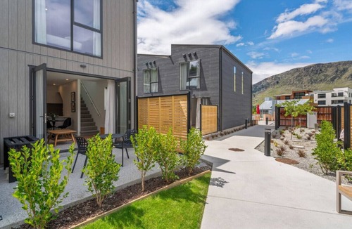 Arthur's Point Apartment | Coronet Retreat | Townhouse
