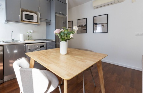 Ciudad Lineal Apartment | Cosy 1 Bedroom Apartment - Madrid