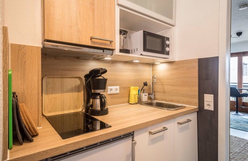 Schoenwald Apartment | Cosy Apartment 40 with Garden View, Wi-Fi and Balcony