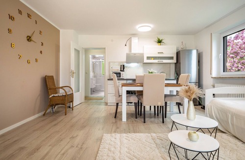 Lindau Apartment | Cosy Apartment “Achraintal 3” in Rural Area with Wi-Fi & Balcony