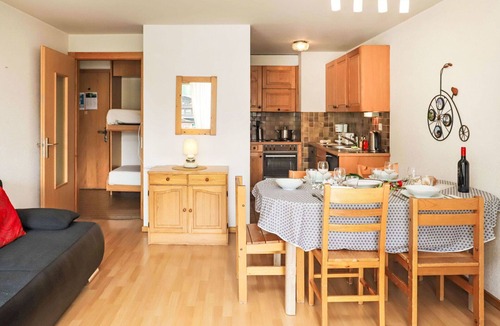 Noveli Apartment | Cosy apartment for 4 guests with WIFI, TV, balcony and pets allowed