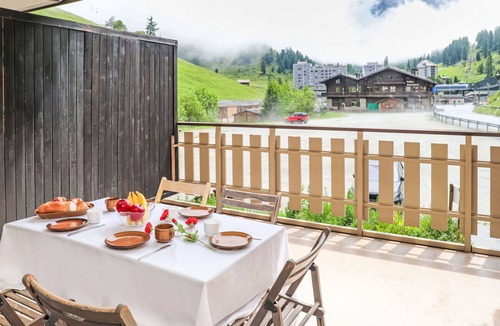 Noveli Apartment | Cosy apartment for 4 guests with WIFI, TV, balcony and pets allowed