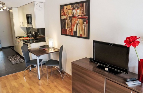 Leukerbad Apartment | Cosy apartment for 2 guests with WIFI, hot tub, TV and terrace