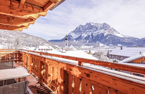Lermoos Apartment | Cosy apartment for 4 guests with WIFI, hot tub, TV, balcony and parking