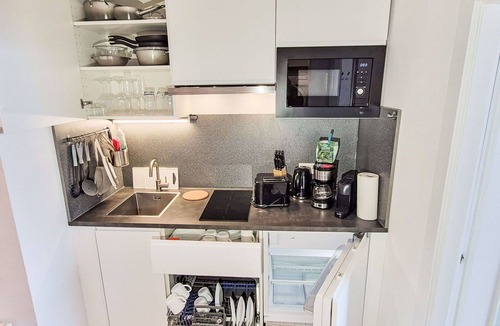 Sankt Urban Apartment | Cosy apartment for 4 guests with WIFI, pool, TV and balcony