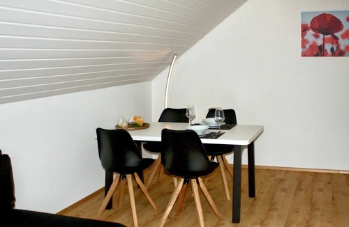 Rulfingen Apartment | Cosy apartment for 4 guests with WIFI, TV, balcony and parking