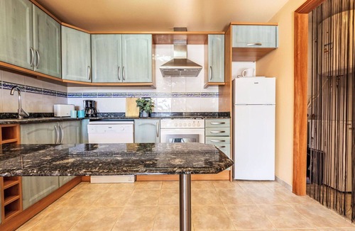 Alcanar Apartment | Cosy apartment for 4 people with WIFI, A/C, pool, TV and balcony