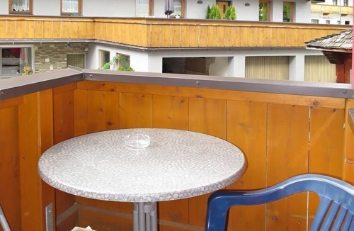 Stumm Apartment | Cosy apartment for 4 people with WIFI, pool, TV, balcony and pets allowed