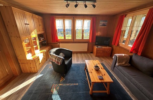Frutigen Apartment | Cosy apartment for 5 people with TV and balcony