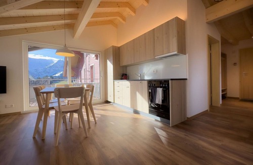 Adelboden Apartment | Cosy apartment for 6 people with WIFI, TV and balcony