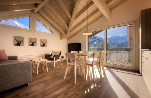 Adelboden Apartment | Cosy apartment for 6 people with WIFI, TV and balcony