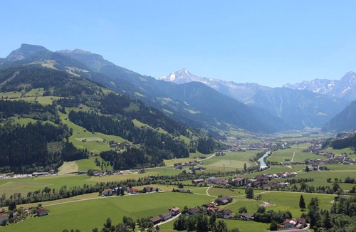 Zillertal Apartment | Cosy apartment for 7 guests with WIFI, TV, balcony and parking