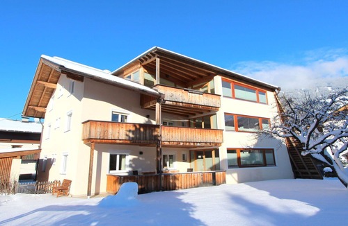 Kaltenbach Apartment | Cosy apartment for 8 people with WIFI, TV and patio