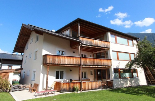 Kaltenbach Apartment | Cosy apartment for 8 people with WIFI, TV and patio