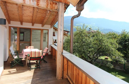 Kaltenbach Apartment | Cosy apartment for 8 people with WIFI, TV and patio