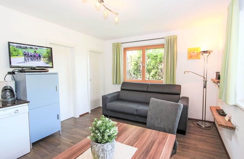 Kapfing Apartment | Cosy apartment for 4 people with WIFI, TV and patio