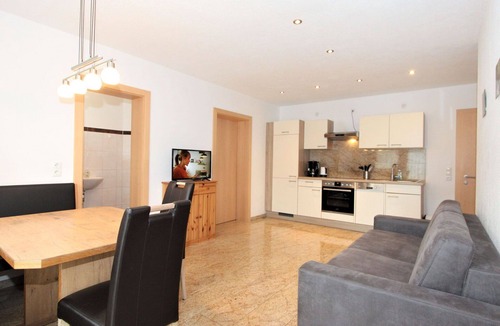 Emberg Apartment | Cosy apartment for 6 guests with WIFI, TV, terrace, pets allowed and panoramic view