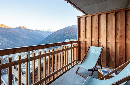 Heremence Apartment | Cosy apartment for 6 guests with WIFI, TV, balcony and pets allowed