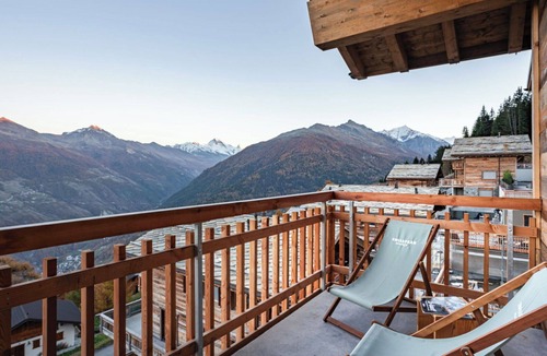 Heremence Apartment | Cosy apartment for 6 guests with WIFI, TV, balcony and pets allowed