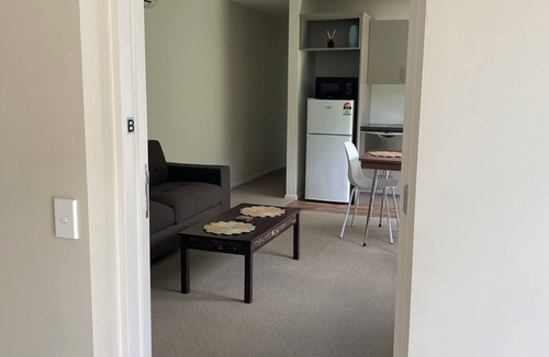 Arthur's Point Apartment | Cosy family friendly apartment nestled amongst the stunning Queenstown mountains
