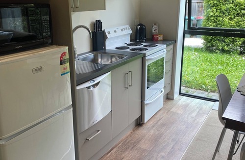 Arthur's Point Apartment | Cosy family friendly apartment nestled amongst the stunning Queenstown mountains